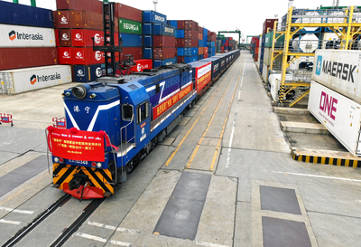 广州港-阿拉山口-波兰海铁联运中欧班列成功首发